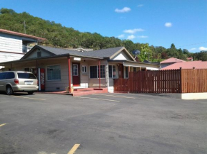  Roseburg Inn  Розберг